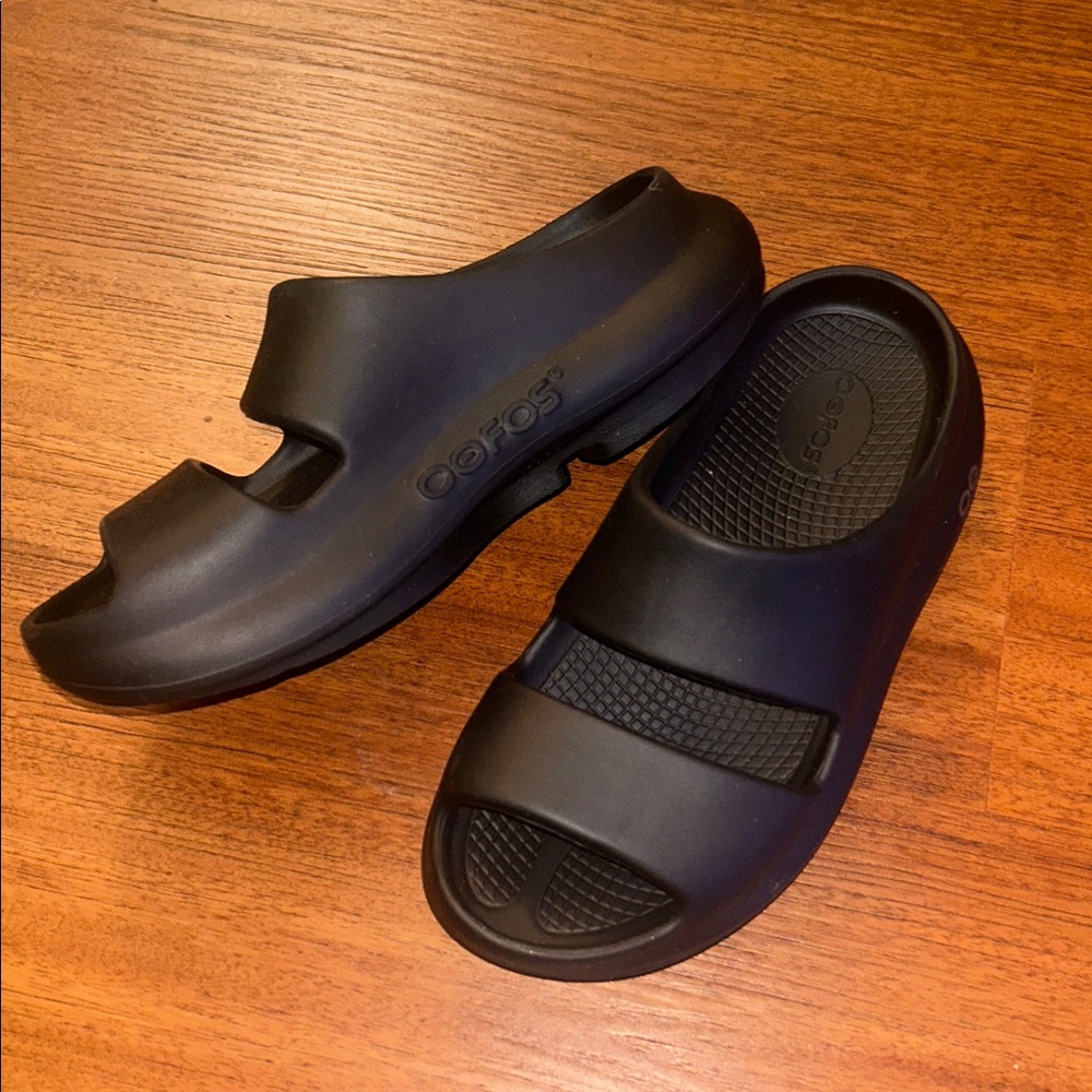 COPY - OOFOS WOMEN'S OOMEGA OOAHH SANDAL BLACK SZ 7 - Picture 4 of 5